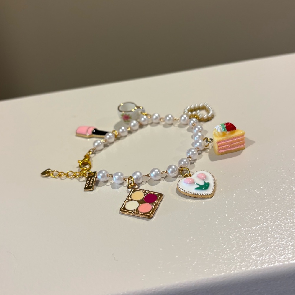 Cutie Pearl Charm Bracelet